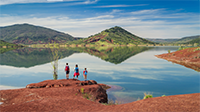 Idée de balade, promenade ou randonnée en famille avec des enfants : Les Vailhès (baie du Salagou)